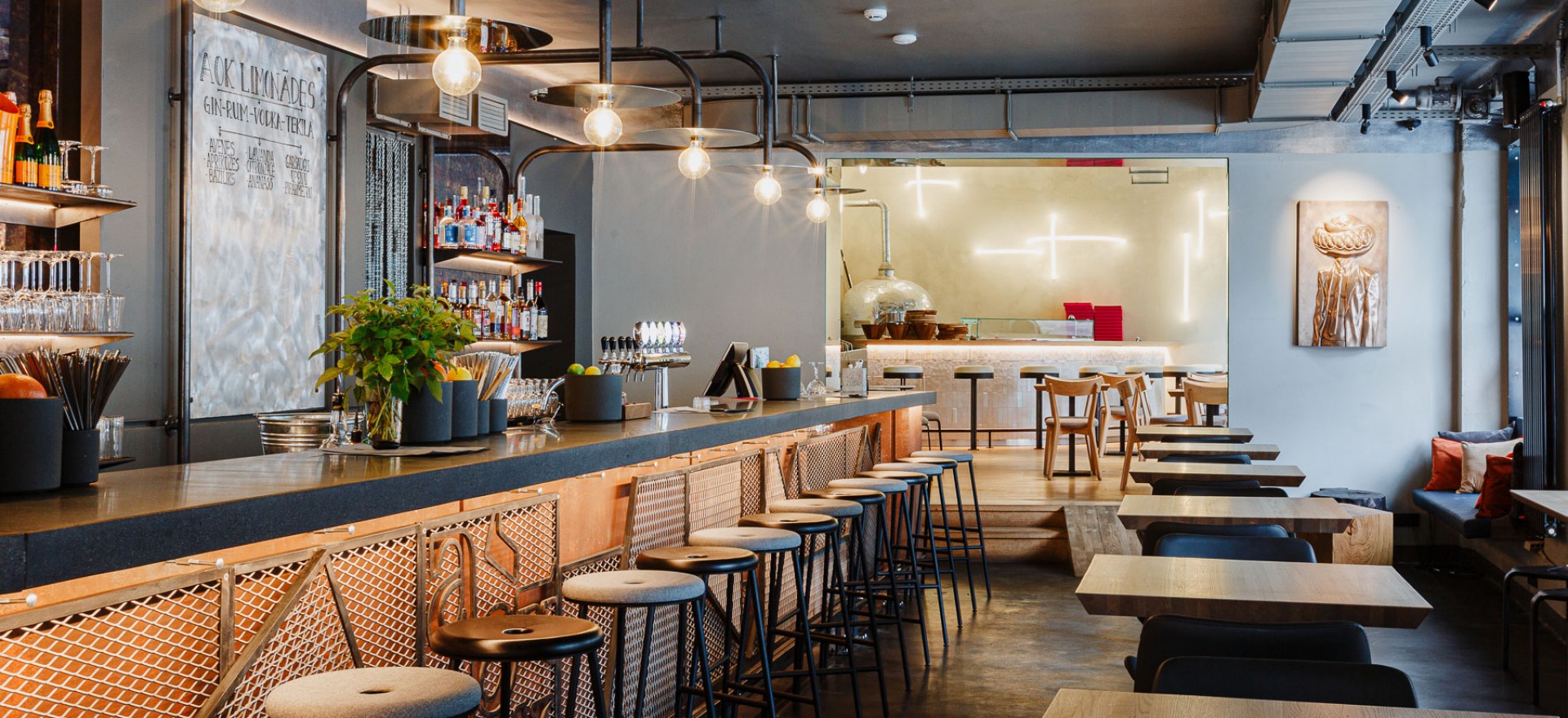 Pizzeria i bar AOK City Ryga1